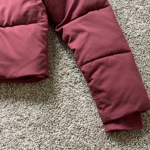 Girlfriend Collective Wine Cropped Recycled Puffer Jacket Minimalist Edgy sz XS - Picture 6 of 13